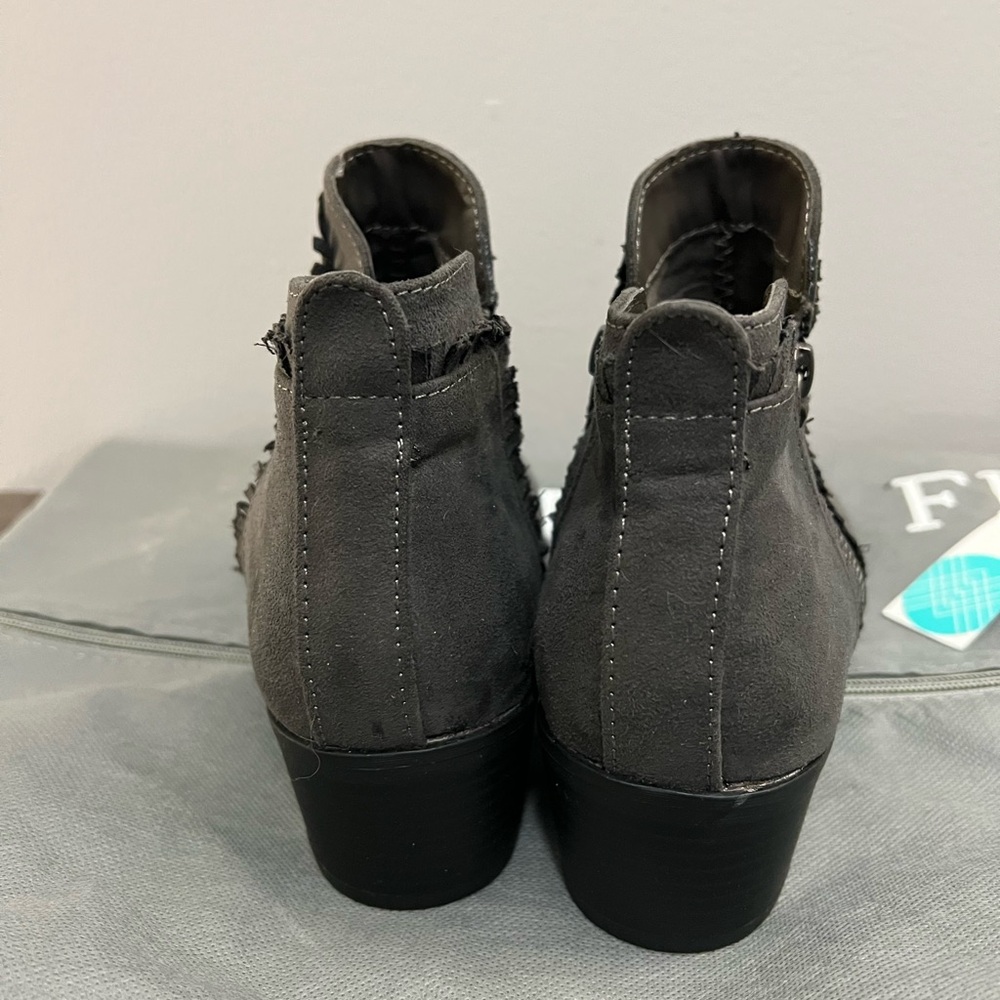 MIA Charcoal vegan suede Ankle Booties size 7.5 NWT - Picture 6 of 8